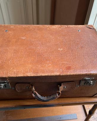 Valigia vintage in pelle, fine 800