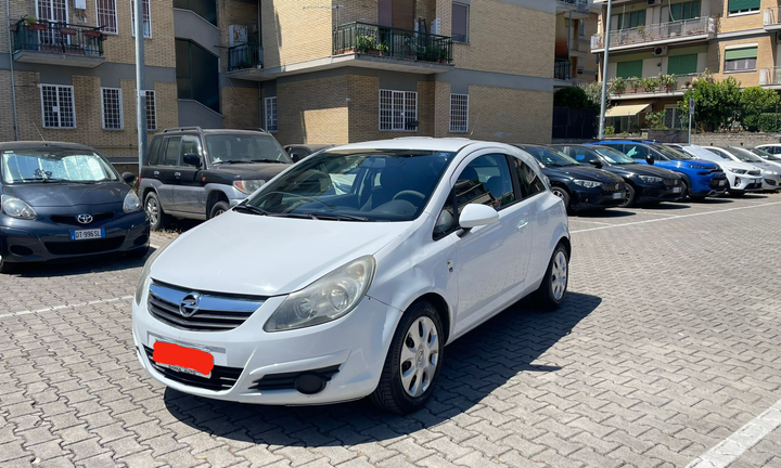 Opel Corsa 1.2 Benzina - Ideale per neopatentati