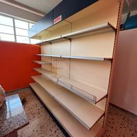 Due scaffali professionali in perfetto stato