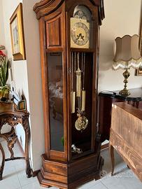 Orologio a pendolo stile antico