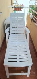 Sedia sdraio con poggiapiedi