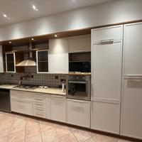 cucina completa lunga 5,30m alta 2,4m