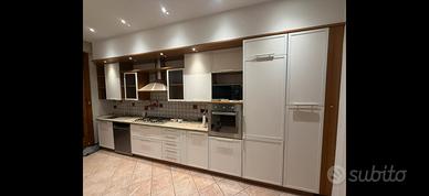cucina completa lunga 5,30m alta 2,4m