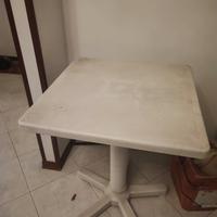 tavolino in plastica 