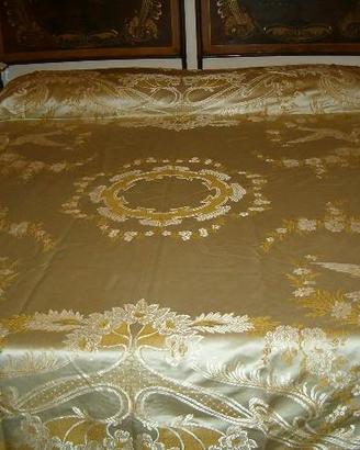 Copriletto damascato