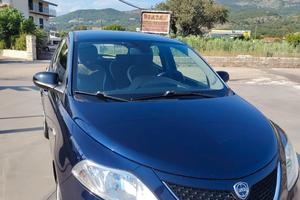 lancia y