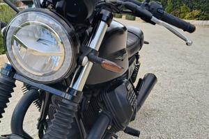 Moto Guzzi V7 III Stone Night Pack - 2020
