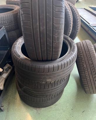 245/40 R19