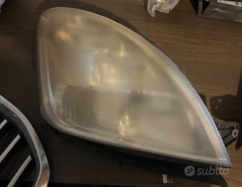Faro anteriore destro Iveco Daily anno 2007