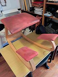 sedia Stokke rifoderata in pelle scamosciata.