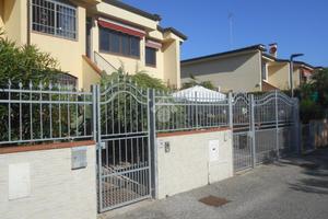 3 LOCALI A COMACCHIO