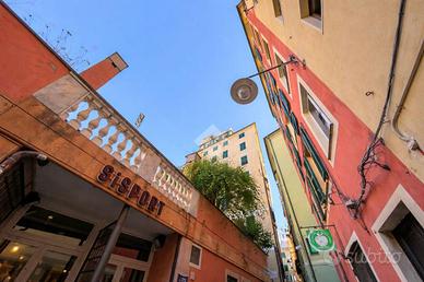 2 LOCALI A GENOVA