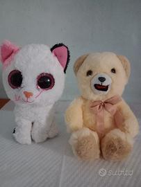 Due Peluches di Gatto Muffin & Orsetto Coccolino 