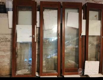 Infissi in legno con vetro doppio 