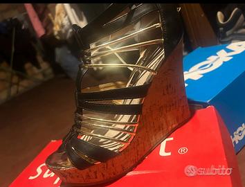 Scarpa con zeppa