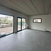 NEGOZIO A RIVA DEL GARDA