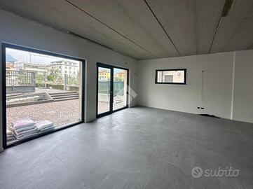 NEGOZIO A RIVA DEL GARDA