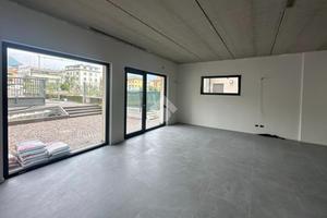 NEGOZIO A RIVA DEL GARDA