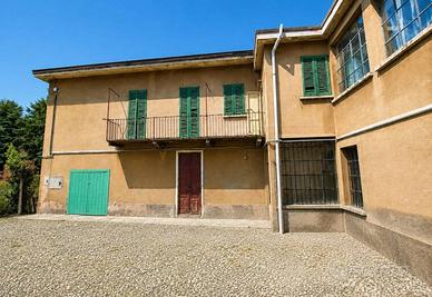Casa indipendente di 440 m² con più di 5 locali a 