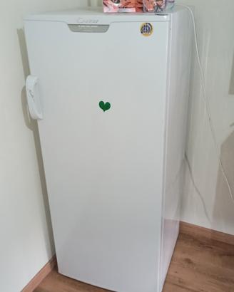 congelatore verticale Candy 