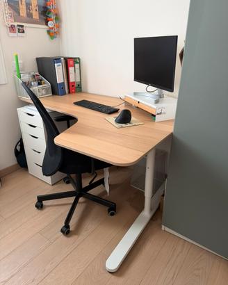 Scrivania IKEA BEKANT ad angolo destro regolabile