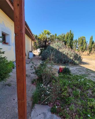 Fabbricato e terreno in località Porticciolo