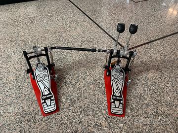 Doppio pedale per batteria (professionale)