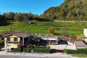 Palazzo / Stabile di 1311 m² con più di 5 locali a