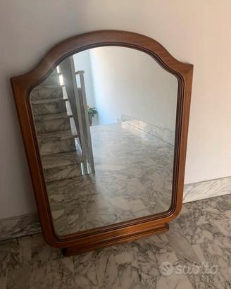 Specchio con cornice in legno