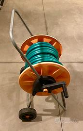 Carrello con tubo dell’acqua