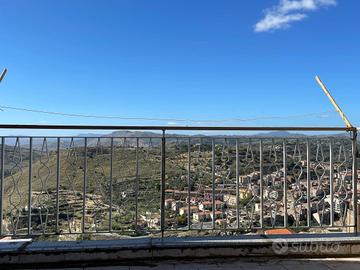 Intero stabile con vista panoramica