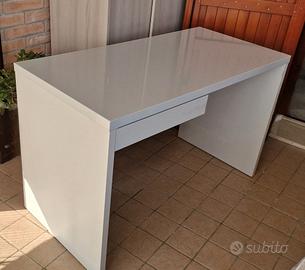 Scrivania 120 cm. grigio chiaro 