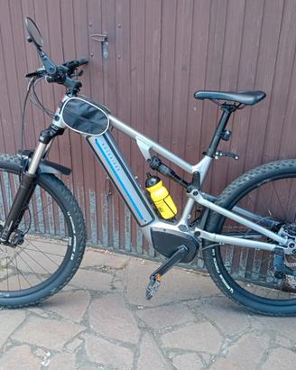 Bicicletta mountain bike elettrica