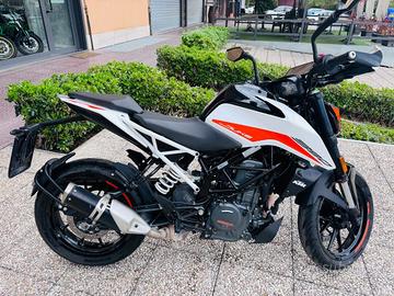 KTM 390 Duke TUTTO INCLUSO ANCHE PASSAGGIO! MIN