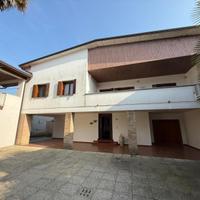 Elegante proprietà bifamiliare con seconda abit...