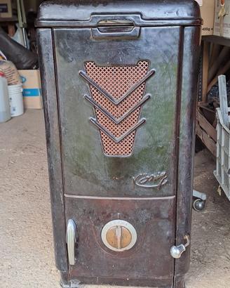 stufa d'epoca in ghisa