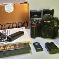 Nikon D7000 con accessori 