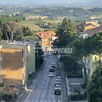 Quadrilocale panoramico con garage in zona servita