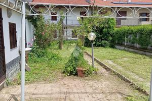 CASA SEMINDIPENDENTE A BARBANIA