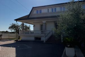 Appartamento pomezia centro