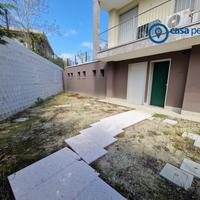 TRILOCALE AL PIANO TERRA CON GARAGE IN RESIDENCE R