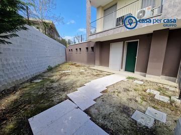 TRILOCALE AL PIANO TERRA CON GARAGE IN RESIDENCE R