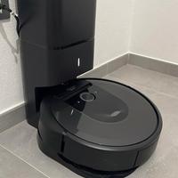 Roomba i7+ con stazione aspirante e ricarica