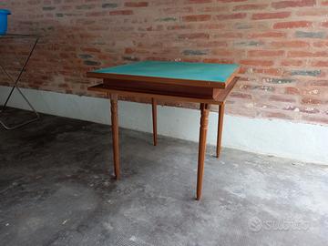 Tavolino da gioco in legno