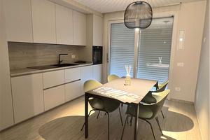 APPARTAMENTO NUOVO con CORTE E GARAGE