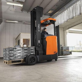 Retrattilista mulettista magazziniere