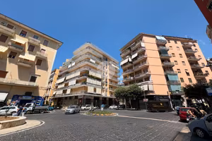 4 LOCALI A CASTELLAMMARE DI STABIA