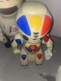 Robot giocattolo Emiglio anni 90