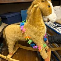 Cavallo a dondolo interattivo