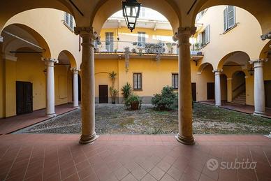 Appartamento di 270 m² con più di 5 locali e box a